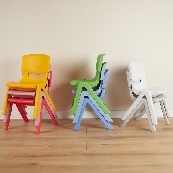 Kunststoff Stapelstuhl Kindergarten – bunt, robust & wetterfest