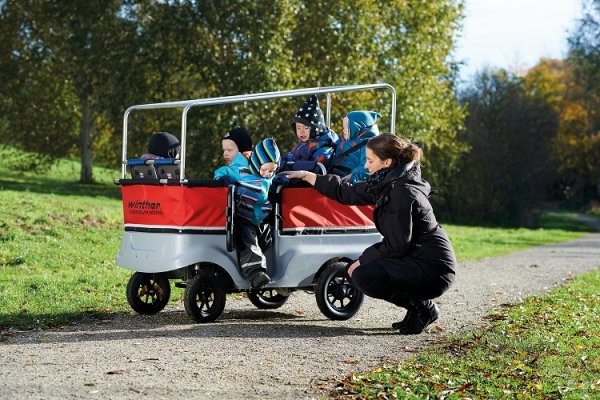 Winther E-Turtle Kinderbus Krippenwagen Basic für 6 Kinder -